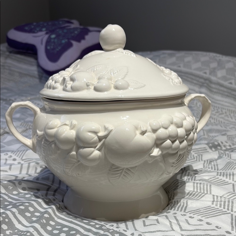 Chic White Ceramic Soup Tureen